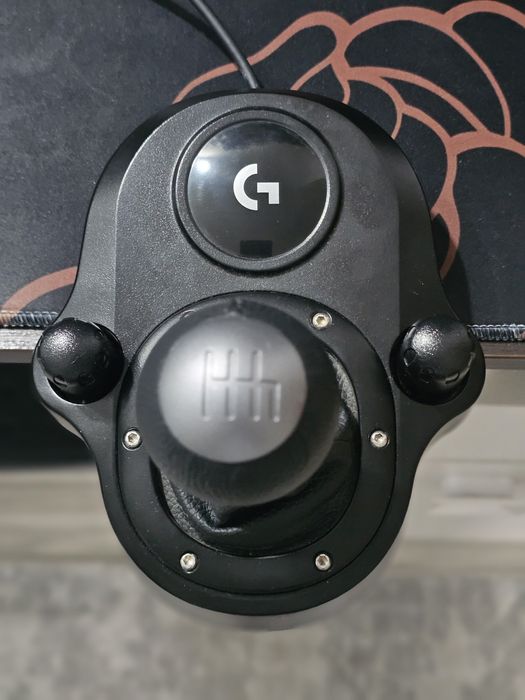 Vând volan logitech g923 cu garanție altex