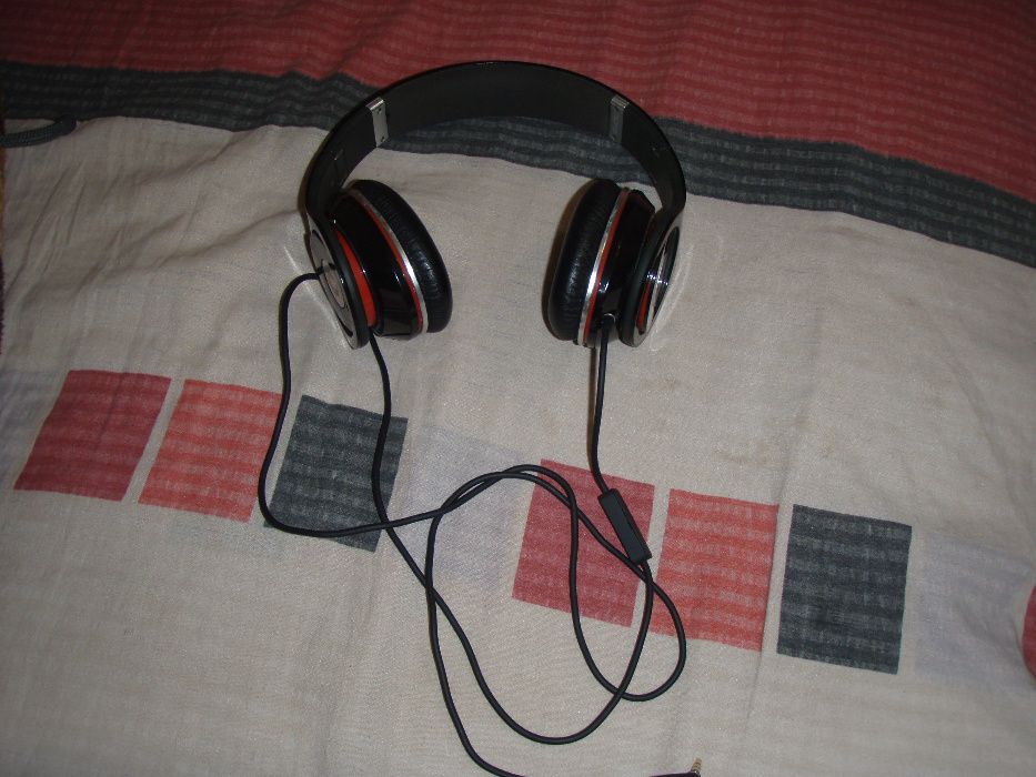 Casti cu fir Beats Studio 1 + husa de transport