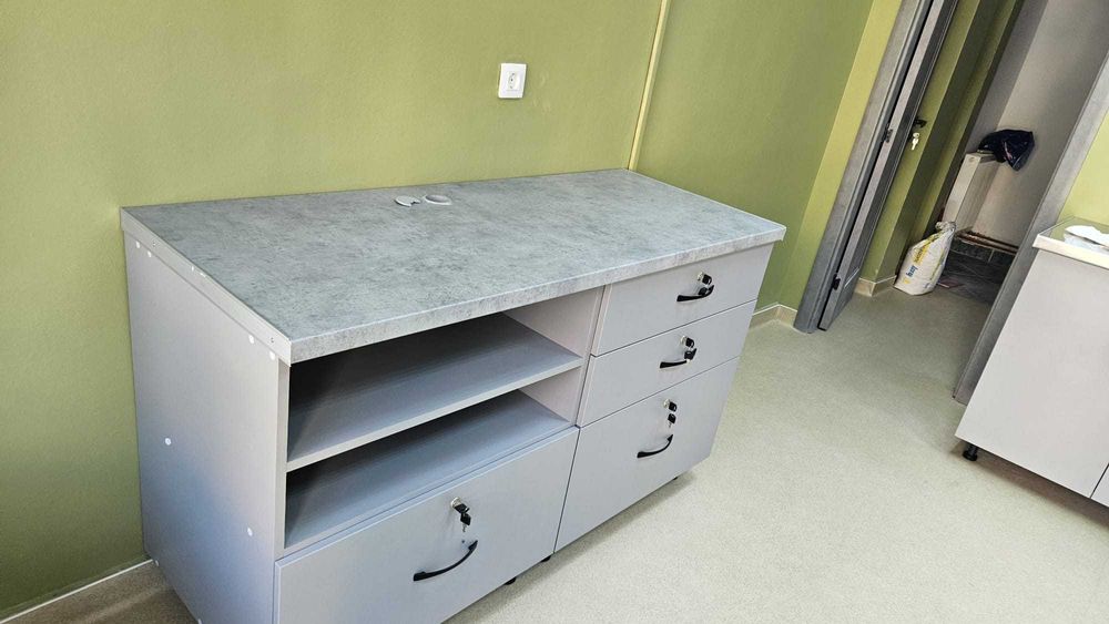 De vanzare- Mobilier si utilaje complete pentru placintarie