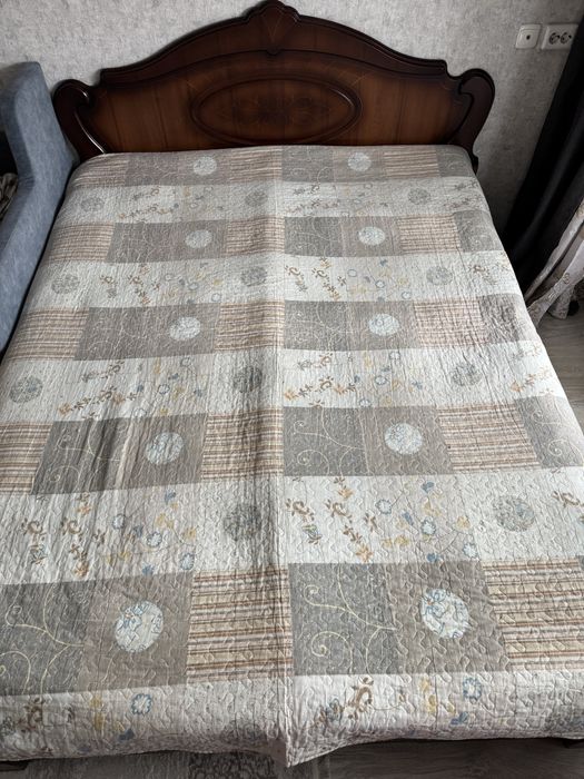 Продам двуспальную кровать