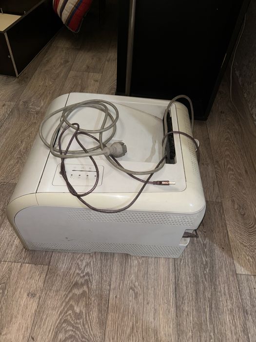 Принтер Canon F151700, работает, нет красок