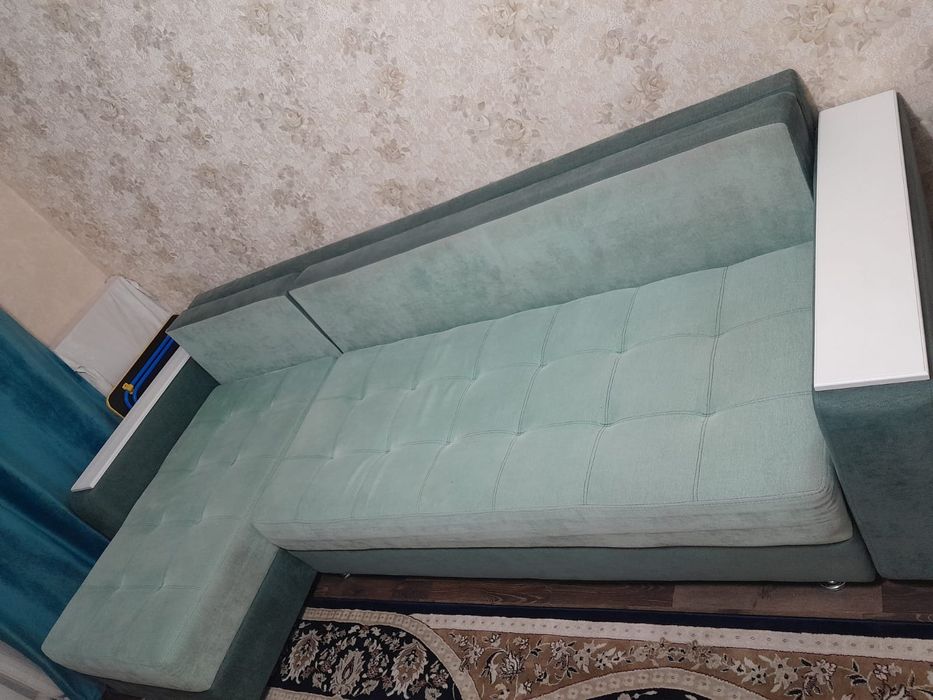 Диван угловой зеленый