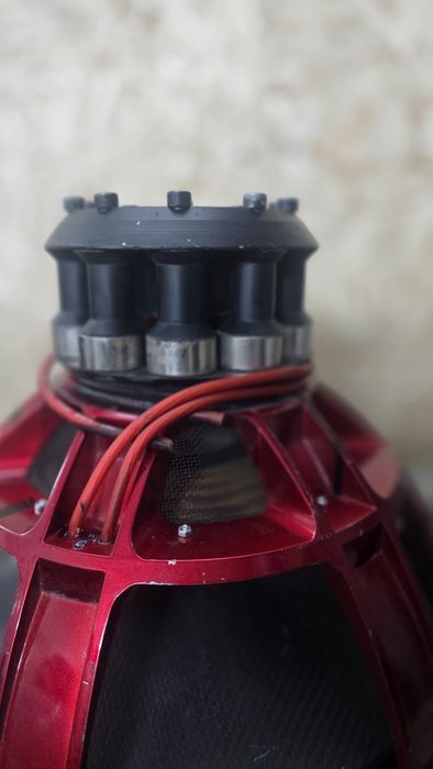 В продаже сабвуфер 18нео кастом
