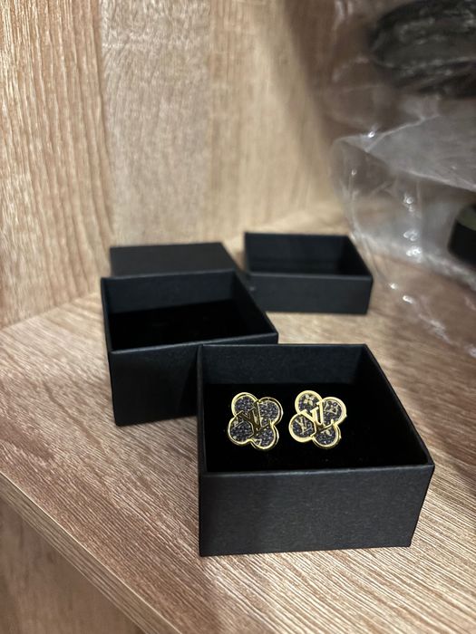 accesoriu nou nou - cercei LV