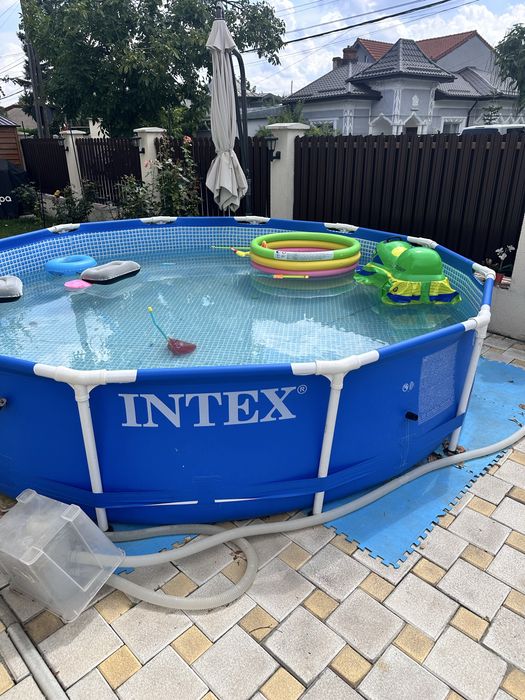 Piscina intex  gata de utilizare