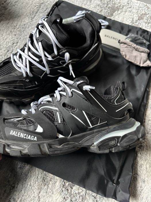 Balenciaga track led