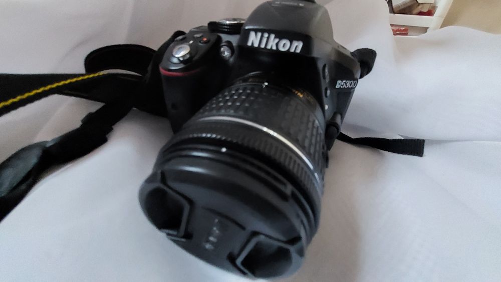 Зеркальный фотоаппарат Nikon