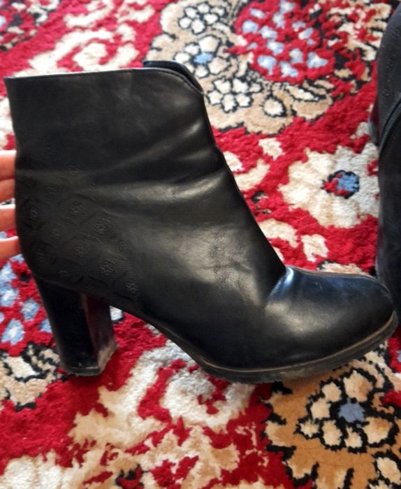 Пол-сапожки женские.