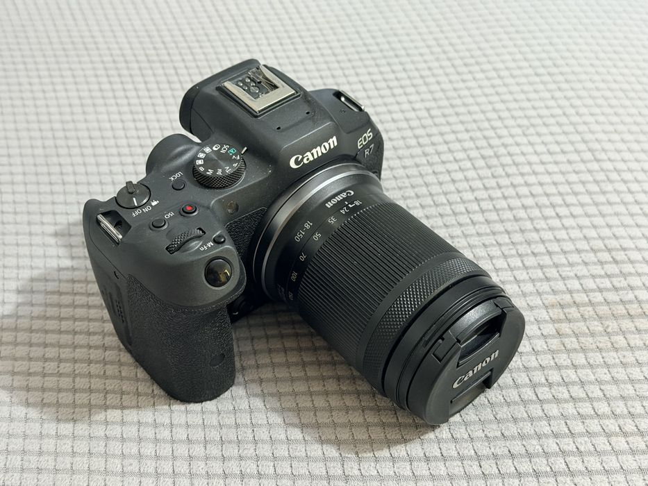 Продам фотоаппарат canon r7