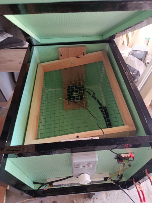 Продам инкубатор новый