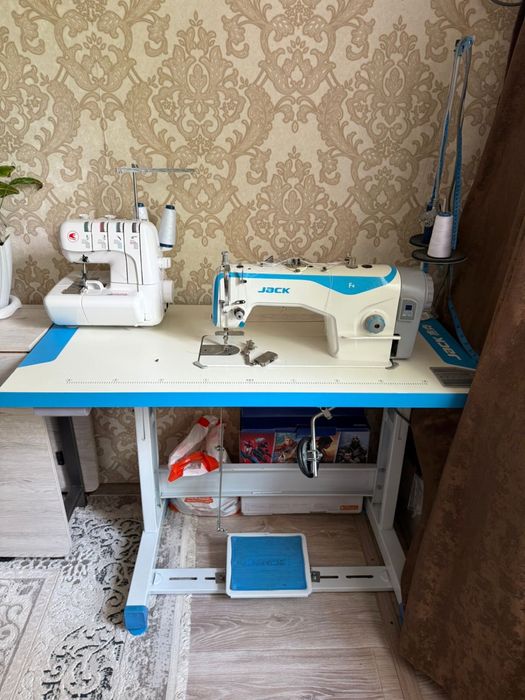 Швейная машина JACK