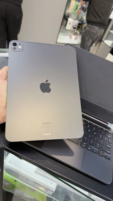 iPad Pro 11 M4 512GB Black + Keyboard