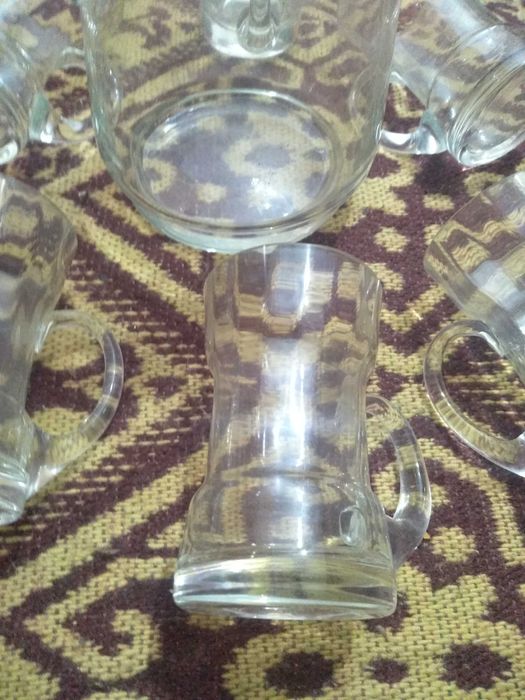 Продавам Нов стъклен ретро сервиз.