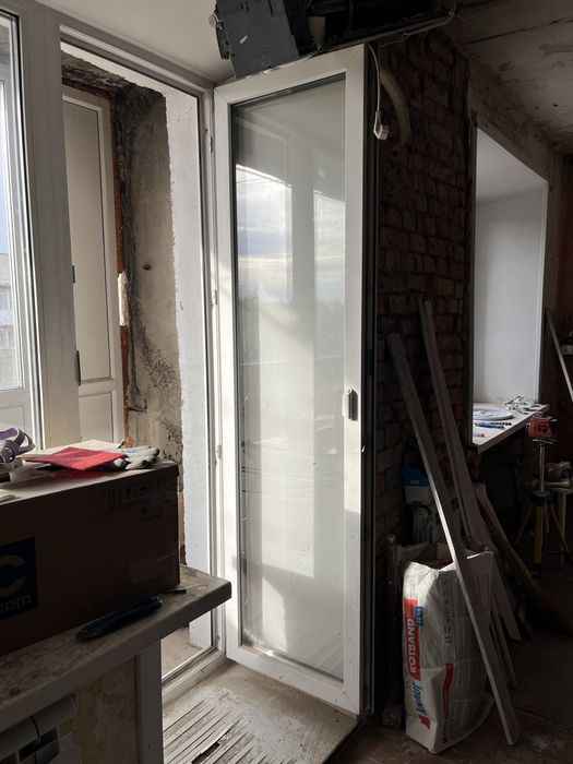 Балконнная дверь с окном