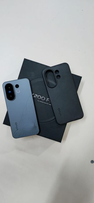 Срочно продам VIVO X200 FE