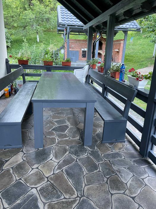 Mese și bănci de terasă din lemn stratificat de pin – la comandă!