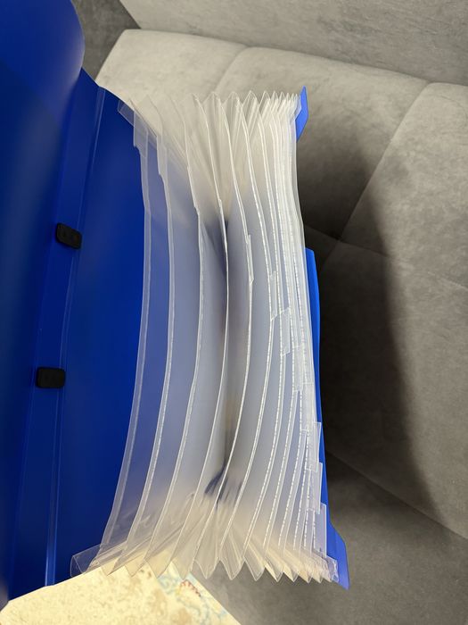 Продам портфель пластиковый