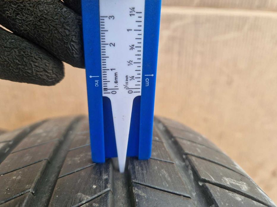 2 Bridgestone R17 235/65 Летни гуми  DOT2022