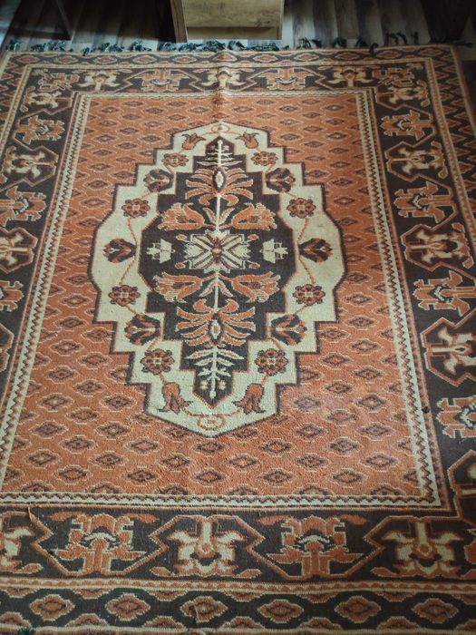 Жакардов вълнен килим