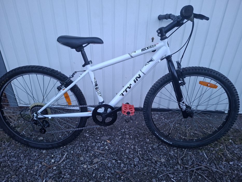 Bicicleta Btwin 24" pentru copii 8-12 ani.