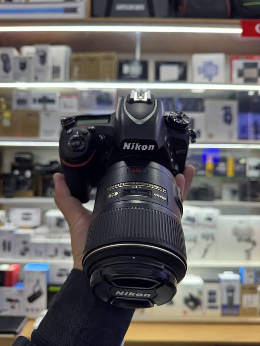 Nikon D750 /Nikon 105 mm f2.8