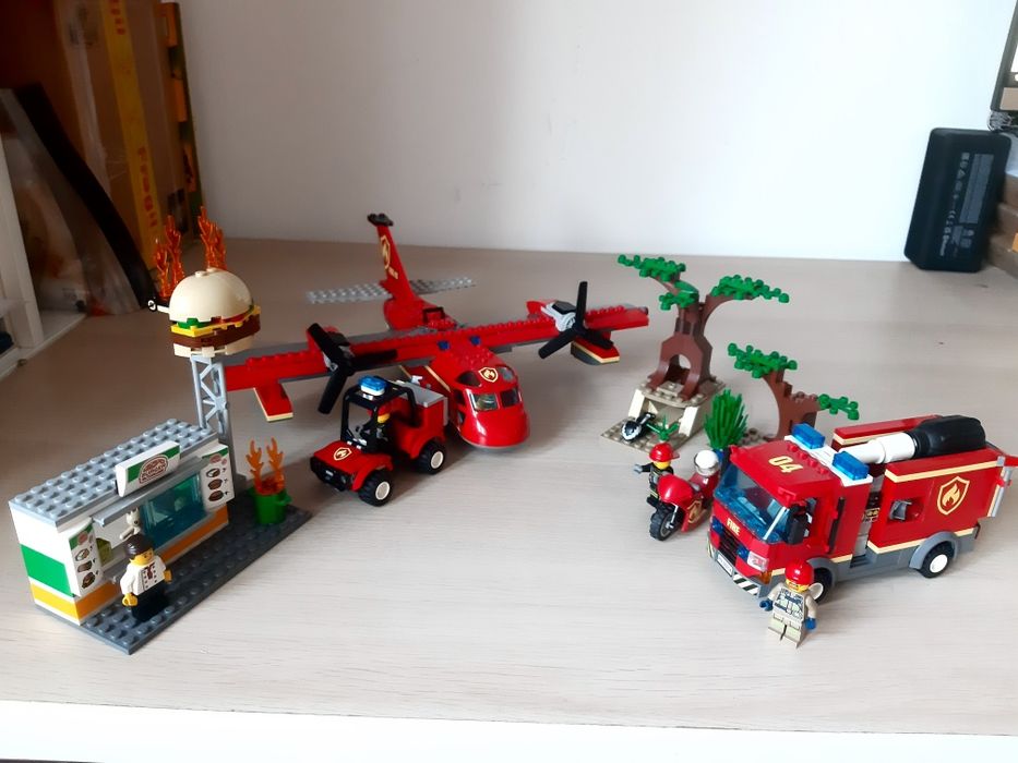 Pachet Lego Pompieri 60217 si 60214. Cadou 60213