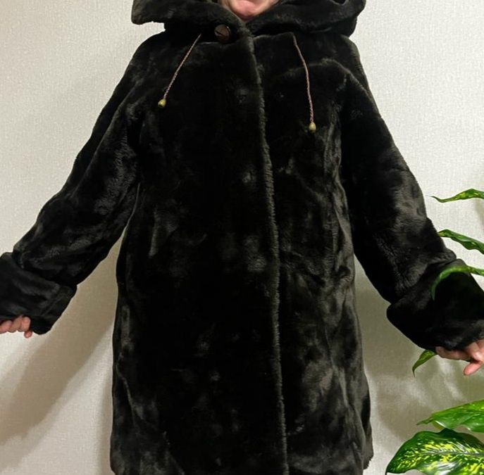 прдаю шубу женскую