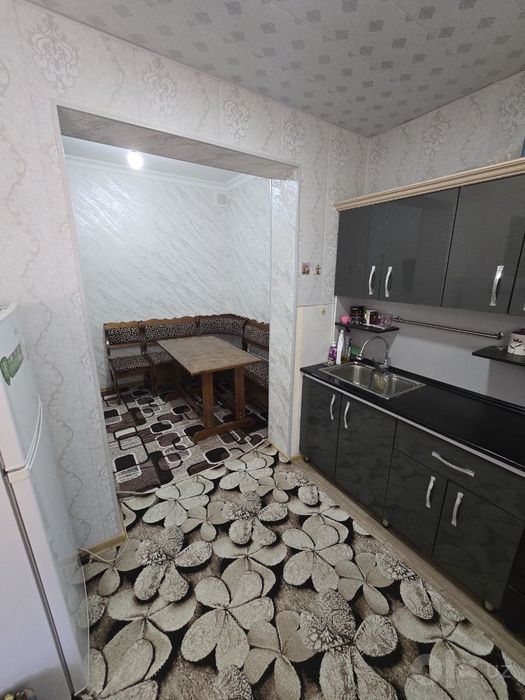 3xonalik uy sotiladi 76kvm 1 etaj barcha jixozlari bilan padvali bor