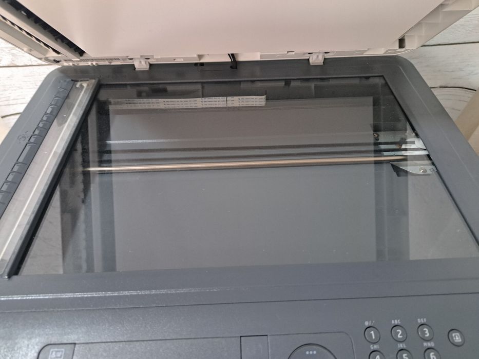 Продам МФУ принтер 3в1 HP Laser MFP 137fnw  (идеал)