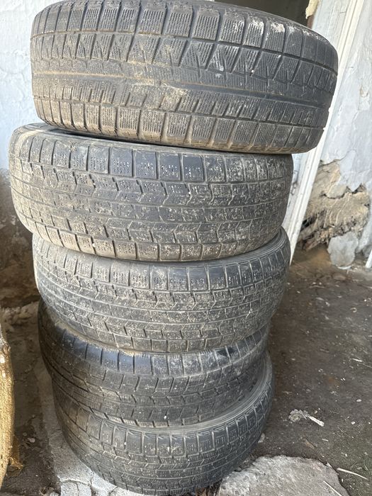 Шины Dunlop 215/60/16 летни