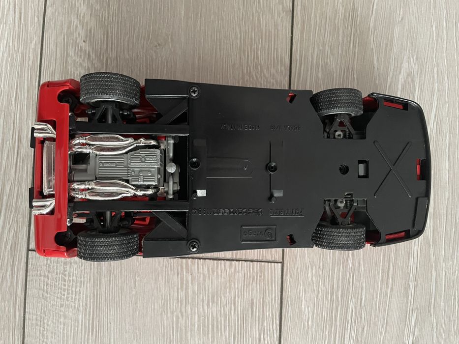 Ferrari Testarossa 1984, 1:18, metalic