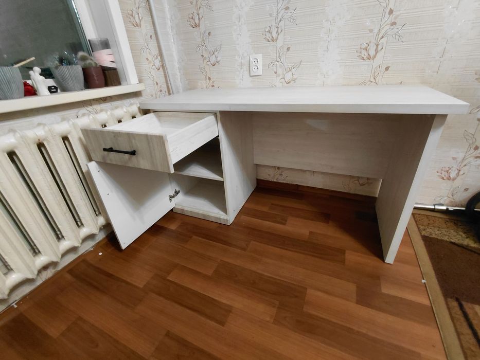 Стол новый качественный