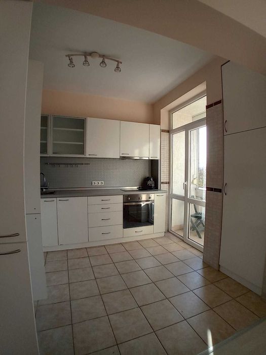 Дава се под наем Двустаен апартамент в София, Център - 75 кв.м за 750 € - Снимка #2