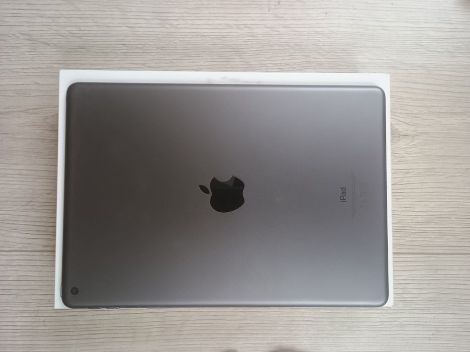 Продавам Ipad 9 в перфектно състояние с остатъчна гаранция.