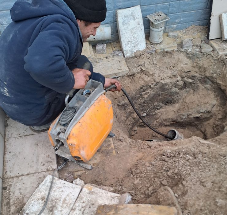 Услуги сантехника прочистка труб канализации немецким Аппаратом в