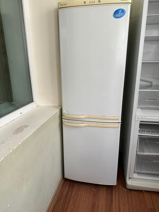 Б/у холодильник от самсунг