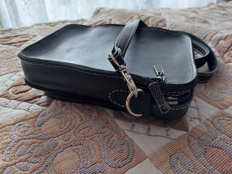 Продам кожанная мужская сумка