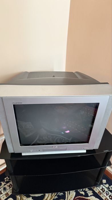 Телевизор подставкасымен сатылады. Жағдайы жақсы. Подставка как новый