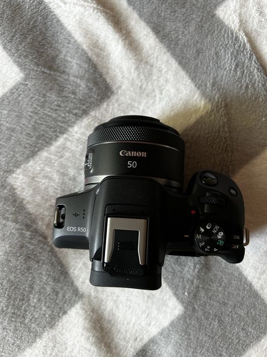 Canon r50 + Rf 50mm (garantie pana la sfarsitul anului)