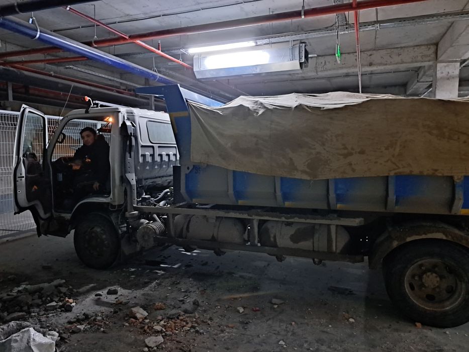 Демонтаж квартир работаем по городу Копаем подвал