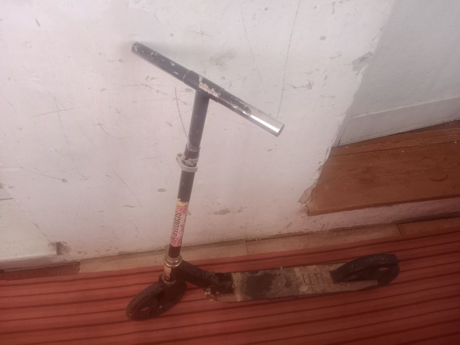 Продам самокат в рабочем состоянии.