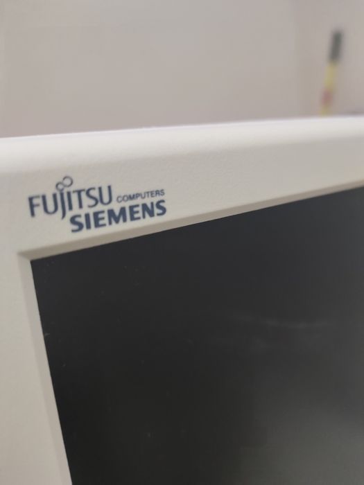 Монитор Futsitsu Simens