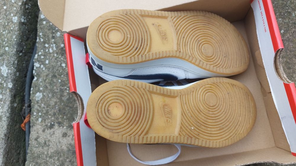 Adidasi Nike inalti copii 36 alb