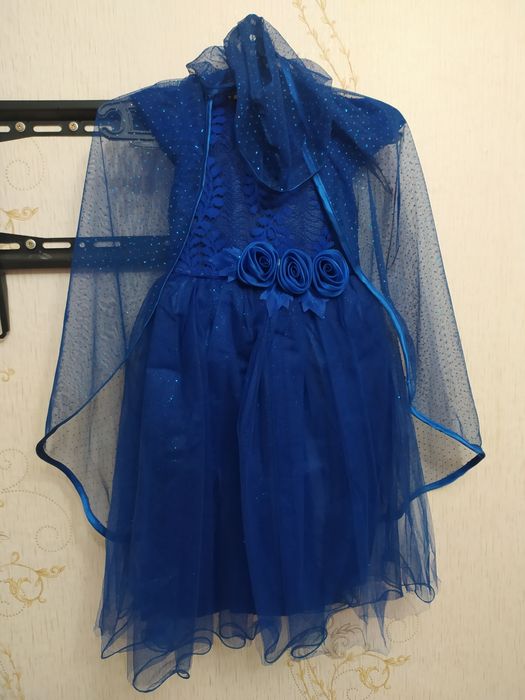 Продам вечерние платья на девочку 3-5 года