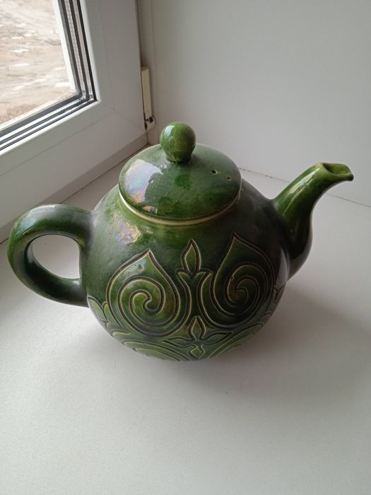 Три разных чайника