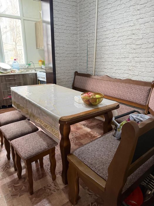 Продаётся кухонный стол