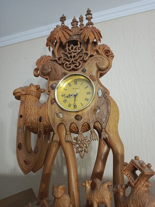 Деревянные часы ручной работы