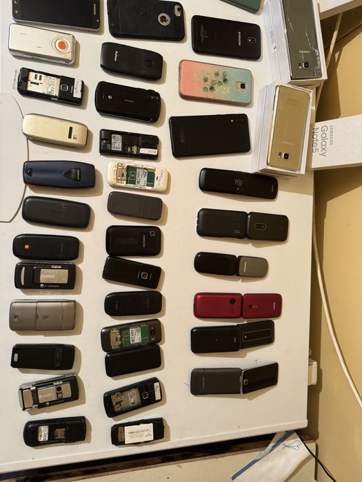 Lot telefoane vechi de colectie