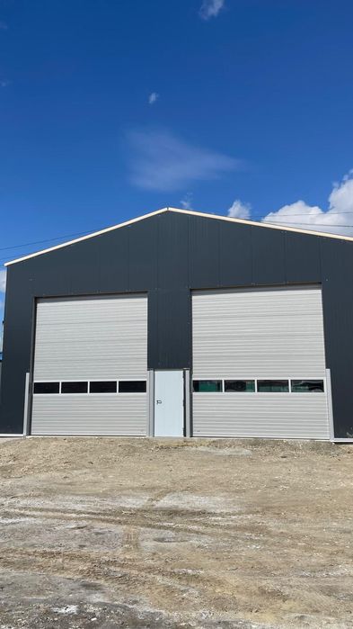 Inchiriez Hală și teren