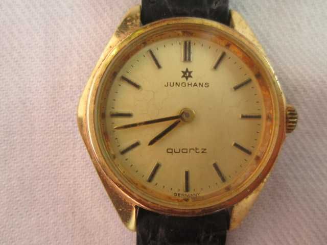 Маркови швейцарски и други часовници с различни цени.